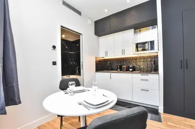 Cuisine ou kitchenette dans l'établissement Chic studio w jacuzzi - 2P - near Palais Garnier