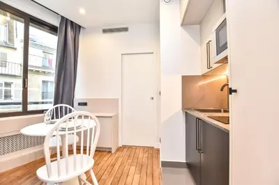 Cuisine ou kitchenette dans l'établissement Magnificent studio - 2P - near the Palais Garnier