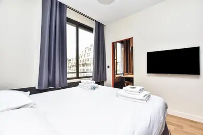 Un ou plusieurs lits dans un hébergement de l'établissement Authentic apartment - 2BR 6P - Palais Garnier