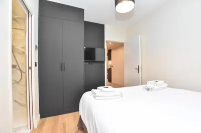 Un ou plusieurs lits dans un hébergement de l'établissement Authentic apartment - 2BR 6P - Palais Garnier