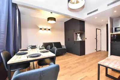 Coin salon dans l'établissement Authentic apartment - 2BR 6P - Palais Garnier