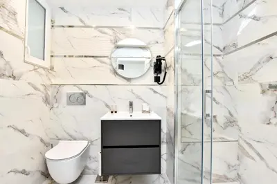Salle de bains dans l'établissement Authentic apartment - 2BR 6P - Palais Garnier