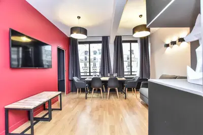 Télévision ou salle de divertissement dans l'établissement Authentic apartment - 2BR 6P - Palais Garnier