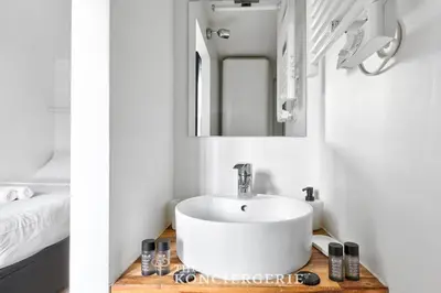 Salle de bains dans l'établissement Elegant studio Quartier Montmartre