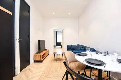 Coin salon dans l'établissement Central Apartement 6p L004