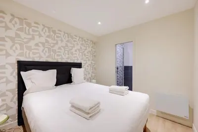 Un ou plusieurs lits dans un hébergement de l'établissement Central Apartement 6p L004