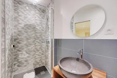 Salle de bains dans l'établissement Central Apartement 6p L004