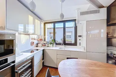 Cuisine ou kitchenette dans l'établissement Maison avec rooftop Vue Tour Eiffel
