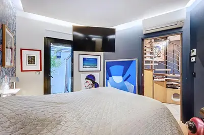 Un ou plusieurs lits dans un hébergement de l'établissement Maison avec rooftop Vue Tour Eiffel