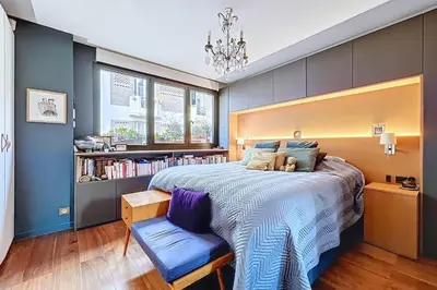 Un ou plusieurs lits dans un hébergement de l'établissement Maison avec rooftop Vue Tour Eiffel