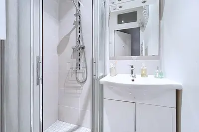 Salle de bains dans l'établissement Charming pied-à-terre near Sacré Coeur