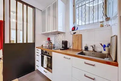 Cuisine ou kitchenette dans l'établissement Charming pied-à-terre near Sacré Coeur