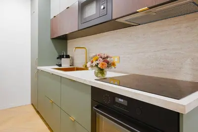 Cuisine ou kitchenette dans l'établissement Cosy Aariana Apartment near Eiffel Tower