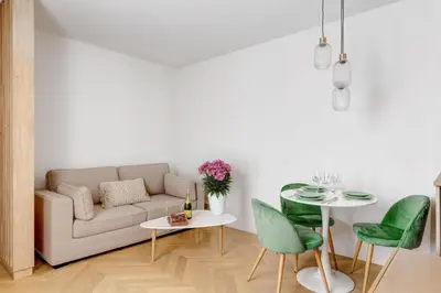 Coin salon dans l'établissement Cosy Aariana Apartment near Eiffel Tower