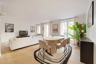 Télévision ou salle de divertissement dans l'établissement Superb apt a c – 2BR 6P – St Germain-des-Prés