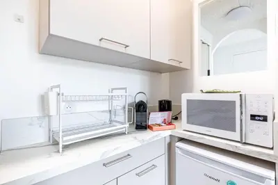 Cuisine ou kitchenette dans l'établissement GuestReady - Cosy flat near Arc de Triomphe