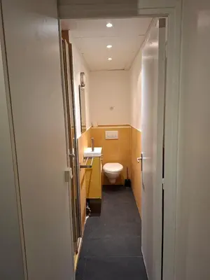 Salle de bains dans l'établissement Private Guest Room and Bath Steps from Notre Dame