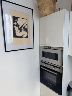 Cuisine ou kitchenette dans l'établissement Elegant appartment Parisian