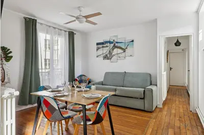 Coin salon dans l'établissement Charming Paris Apt, Metro 4 & RER B, 6 guests, CDG Access, 1-2 Rooms
