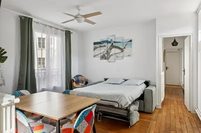 Un ou plusieurs lits dans un hébergement de l'établissement Charming Paris Apt, Metro 4 & RER B, 6 guests, CDG Access, 1-2 Rooms