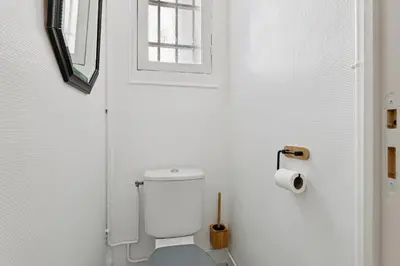 Salle de bains dans l'établissement Charming Paris Apt, Metro 4 & RER B, 6 guests, CDG Access, 1-2 Rooms