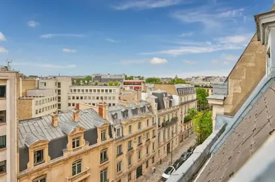 Vue générale sur Paris ou vue de la ville depuis l'appartement