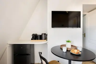 Télévision ou salle de divertissement dans l'établissement Studio de Luxe Parc Monceau