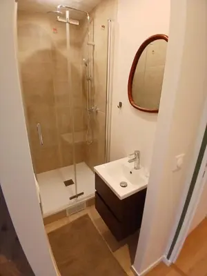 Salle de bains dans l'établissement Grand 5 Chambres Paris La Defense