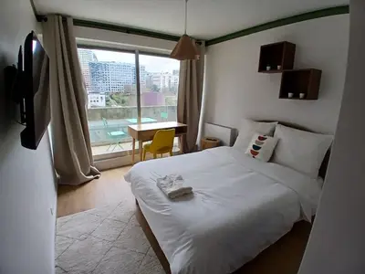 Un ou plusieurs lits dans un hébergement de l'établissement Grand 5 Chambres Paris La Defense