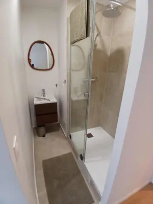 Salle de bains dans l'établissement Grand 5 Chambres Paris La Defense