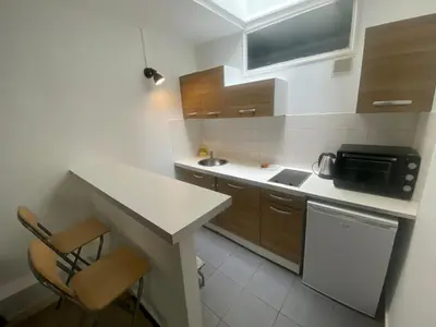 Cuisine ou kitchenette dans l'établissement Jolie 2 pieces metro voltaire - Paris 11 - 2P