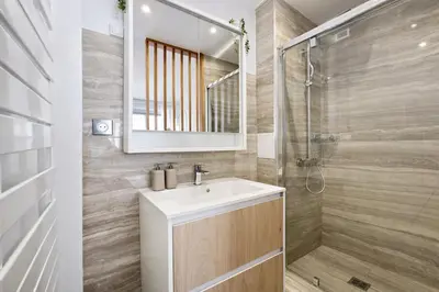 Salle de bains dans l'établissement Appartement charmant au coeur du 16eme