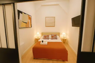 Un ou plusieurs lits dans un hébergement de l'établissement 2 pieces avec mezzanine et deco design - Paris 9