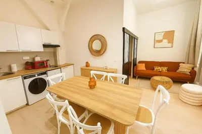 Cuisine ou kitchenette dans l'établissement 2 pieces avec mezzanine et deco design - Paris 9