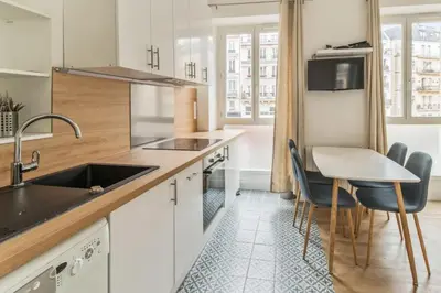 Cuisine ou kitchenette dans l'établissement Appartement Montorgueil 3 étoiles - Welkeys