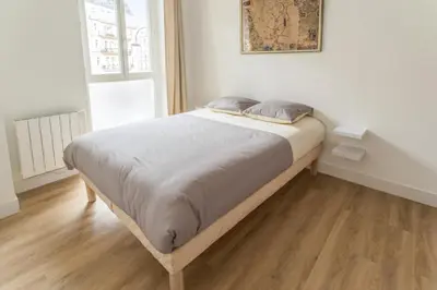 Un ou plusieurs lits dans un hébergement de l'établissement Appartement Montorgueil 3 étoiles - Welkeys