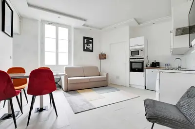 Cuisine ou kitchenette dans l'établissement Appartement Paris 4 Proche Bastille Confort