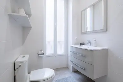Salle de bains dans l'établissement Luxury Flat Champs Elysées 4 Guests