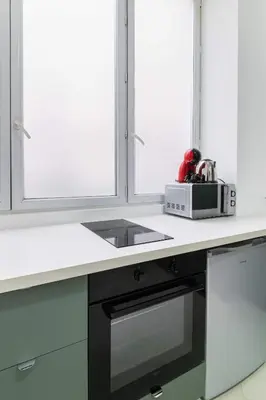 Cuisine ou kitchenette dans l'établissement Appartement metro jaures tout equipe - Paris 19