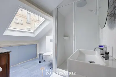 Salle de bains dans l'établissement Duplex Cosy 3 pieces 14e