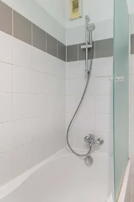 Salle de bains dans l'établissement Paris 5 Studio avec Jardin des Plantes a Deux Pas