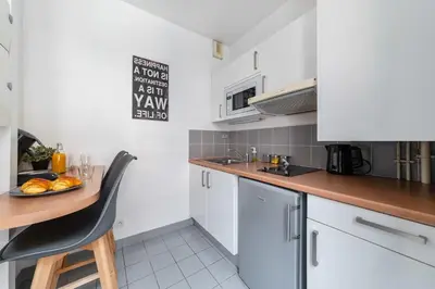 Cuisine ou kitchenette dans l'établissement Paris 5 Studio avec Jardin des Plantes a Deux Pas