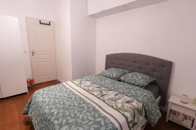 Un ou plusieurs lits dans un hébergement de l'établissement Comfort Parisian Room and Sofa Bed 1 min to Metro M4 & T3A