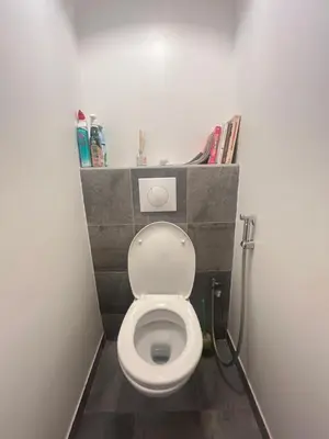 Salle de bains dans l'établissement Comfort Parisian Room and Sofa Bed 1 min to Metro M4 & T3A