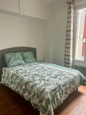 Un ou plusieurs lits dans un hébergement de l'établissement Comfort Parisian Room and Sofa Bed 1 min to Metro M4 & T3A