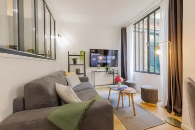 Télévision ou salle de divertissement dans l'établissement Beautiful apartment at Gare de l'Est Republique