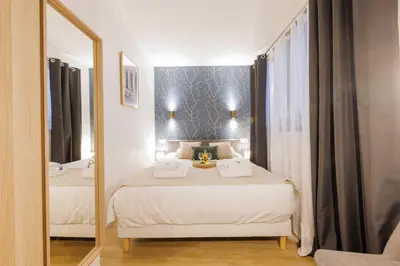 Un ou plusieurs lits dans un hébergement de l'établissement Beautiful apartment at Gare de l'Est Republique