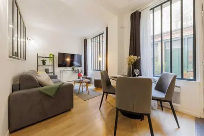 Coin salon dans l'établissement Beautiful apartment at Gare de l'Est Republique