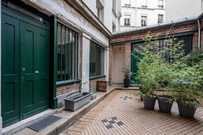 Jardin de l'établissement Beautiful apartment at Gare de l'Est Republique