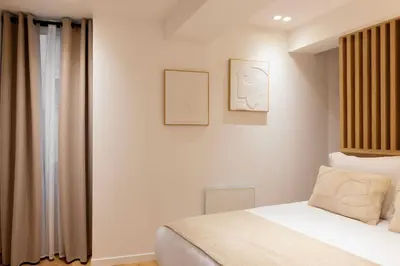 Un ou plusieurs lits dans un hébergement de l'établissement Elegant apartment with AC - 3BR-6P- Montorgueil
